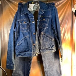 VINTAGE RARE WRANGLER SUIT!!!!! 1970’s with sharp collar looks never‎ worn box W